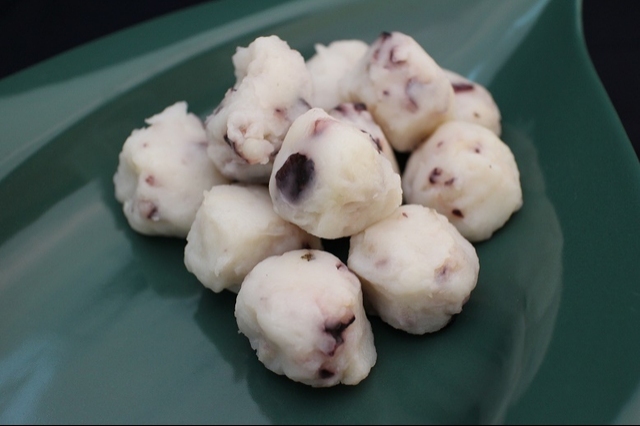 Frozen steamed cuttlefish paste ball with cuttlefish head